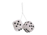 Plyschtärningar till bil – vita fuzzy dice 6 x 6 cm