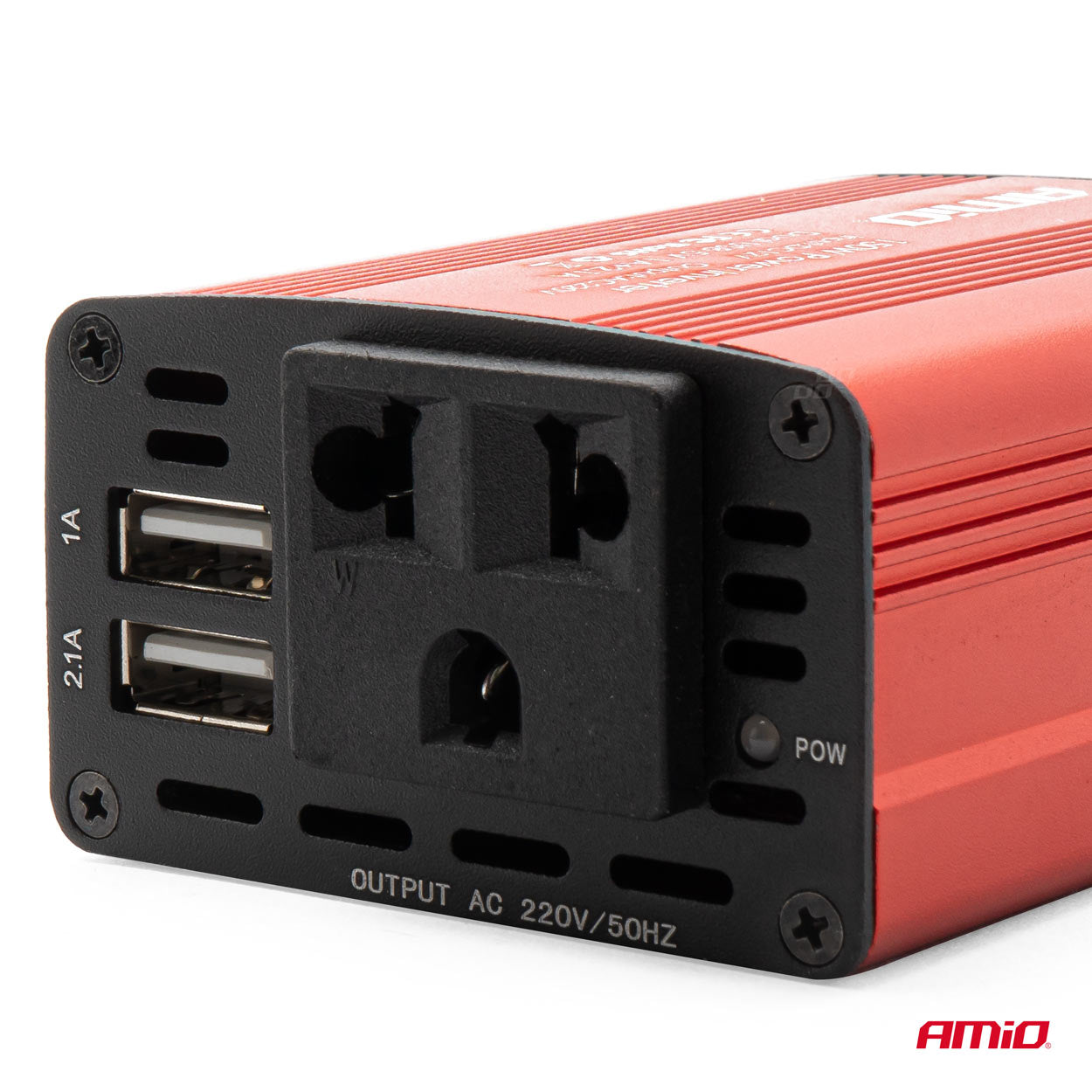 Spänningsomvandlare med 230 V-uttag och USB-portar