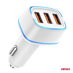 Kompakt hvid USB-billader med tre USB-A-porte