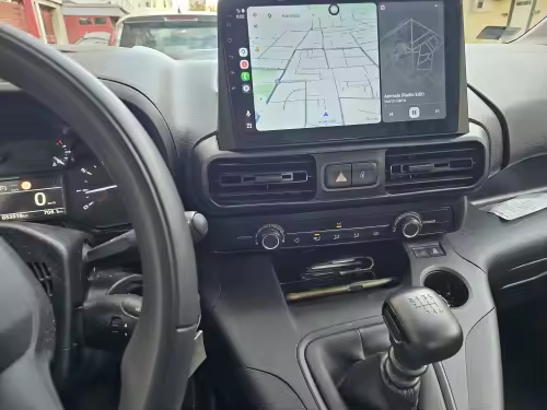Citroën Berlingo/Peugeot Partner 19-26 - 10,1" Radio med Apple CarPlay och Android Auto-installation med navigeringsdisplay.