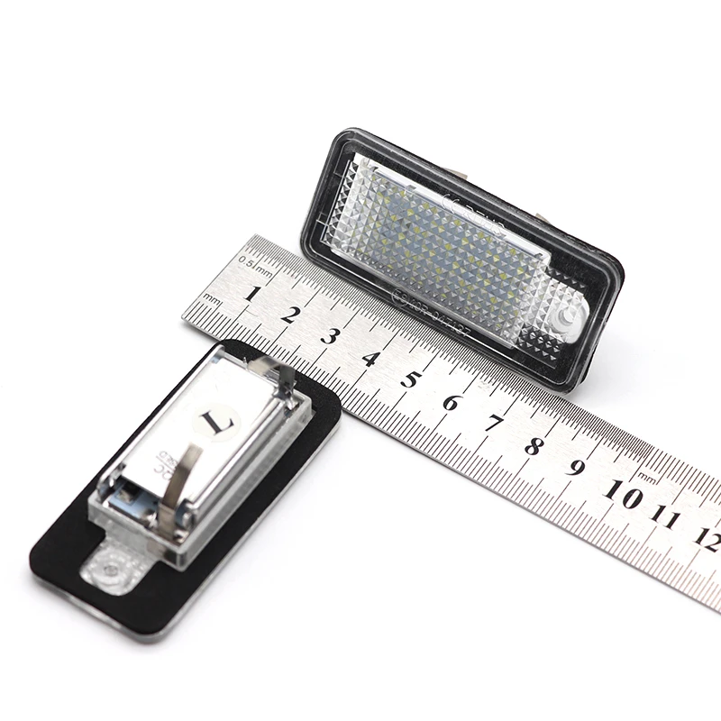 LED nummerskyltsbelysning Audi – CANBUS (A3, A4, A6, Q7 m.fl.) med måttband för storlek och passform.