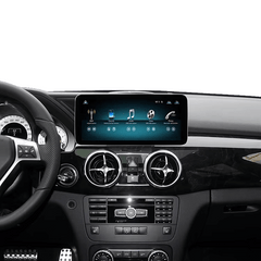 Mercedes-Benz GLK 08-15 – 10,25" Radio med Apple CarPlay och Android Auto i bilens interiör.